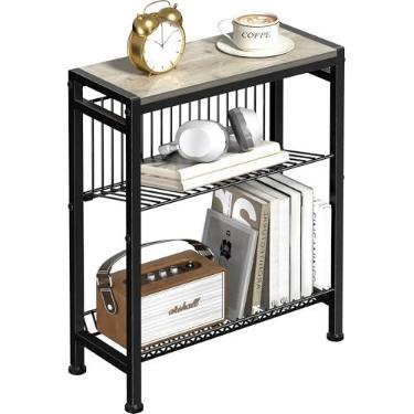 Imagem de Mesa lateral estreita para espaços pequenos, mesa de canto de 3 camadas com suporte de revista, mesa de cabeceira fina com prateleira de arame, mesa de cabeceira skinny na sala de estar, quarto