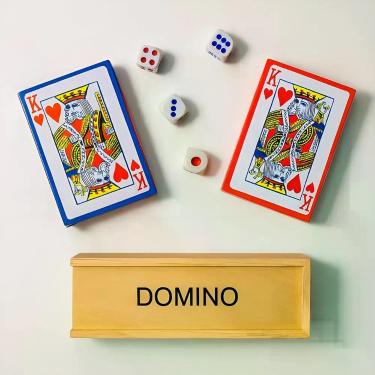 Imagem de Kit Baralho Dados Dominó Jogos Diversão Entretenimento