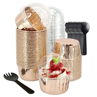 Imagem de Copos de cozimento de 142 g com tampas, pacote com 50, forros de cupcake de folha LNYZQUS para muffins, formas de ramequins descartáveis, copos de muffin, suportes para cupcake jumbo para festa de