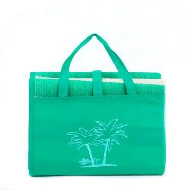 Imagem de Esteira de Praia Portátil, Verde, Material Impermeável, Com Alça e Design de Palmeiras, Para Piscina e Praia