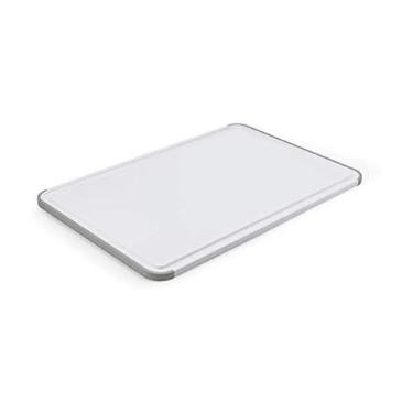 Imagem de KitchenAid Tábua de corte de plástico clássica com canaleta de perímetro e bordas antiderrapantes, pode ser lavada na lava-louças, 30,5 x 45,7 cm, branca e cinza