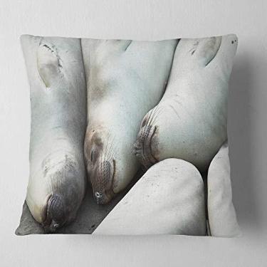 Imagem de Sala de estar, sofá, almofada de alta qualidade + capa de almofada impressa em ambos os lados 66 cm x 66 cm da Designart Sea Elephants Taking Nap'