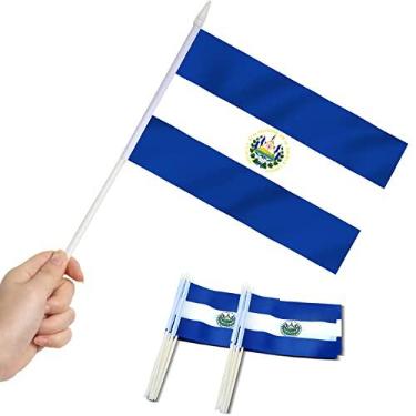 Imagem de Pacote de 12 mini bandeiras Anley El Salvador - bandeiras salvadorenhas em miniatura pequenas de mão na vara - cores vivas e resistentes ao desbotamento - 5x8 polegadas com poste sólido e topo de lança
