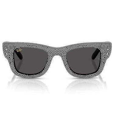 Imagem de Ray-Ban Óculos de sol RB4940BP Wayfarer Puffer Collection by A$AP Rocky Square, preto com strass pave/cinza escuro, 47 mm