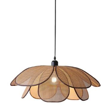 Imagem de Lustre pendente de bambu trançado à mão, com formato de pétala e cúpula de bambu, estilo rústico e natural.