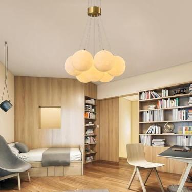 Imagem de Luminária pendente moderna para ilha de cozinha com 7 lâmpadas, lustre branco em formato de bolha, estilo nórdico, com esferas e design Sputnik, altura ajustável, em metal, ideal para quarto
