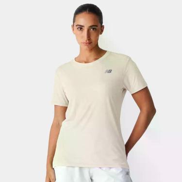 Imagem de Camiseta New Balance Sport Essentials Feminina, Off white, G