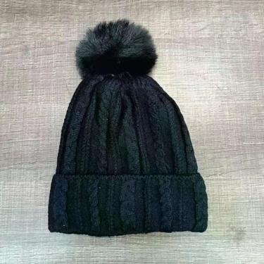 Imagem de Gorro Infantil OEM Forrado com Pelúcia em 100% Lã Acrílica 16cm X 19 e 5cm Liso com Pompom para Menino e Menina