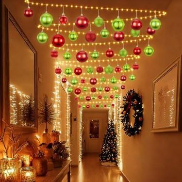 Imagem de Halloscume Luzes de teto para corredores de Natal, decorações de 19,8 m, luzes de LED com controle remoto, 41 enfeites de bola de Natal, decoração de varanda de festa de Natal faça você mesmo