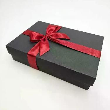 Imagem de Caixa De Presente Reforçada Com Cetim 35x24cm Berit Brasil Preto Cetim