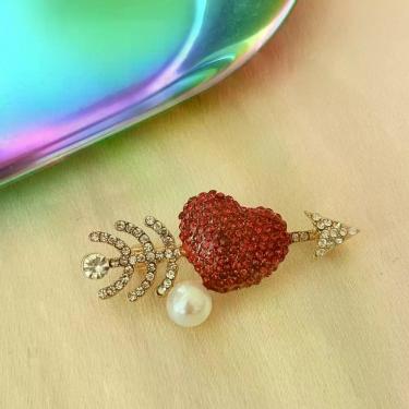 Imagem de Broche de Coração com Flecha de Cupido Dourado - Pistache Acessórios