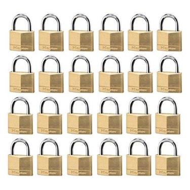 Imagem de Master Lock Cadeado de latão maciço 140D com chave diferente com corpo de 4,4 cm de largura, manilha de 1/4 polegada, pacote com 24