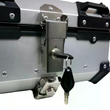 Imagem de Baú Traseiro para Moto Universal 45L-T-X Compatível com Diversos Modelos Capacidade 45L Sistema de Liberação Rápida
