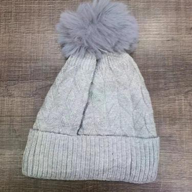 Imagem de Gorro Infantil OEM com 1 Pompom em 100% Lã Acrílica Forrado com Pelúcia 16cm X 19 e 5cm Liso para Menino e Menina