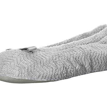 Imagem de isotoner Pantufas femininas Diamond Microterry Gemma com espuma viscoelástica confortável e sola de camurça, Chevron cinza claro, 6.5-7.5