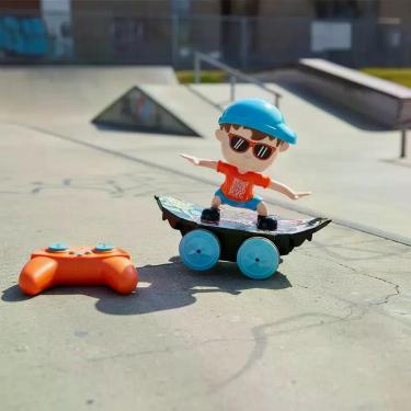 Imagem de Skatista de Controle Remoto com Giros 360 Graus, Luzes LED e Música -