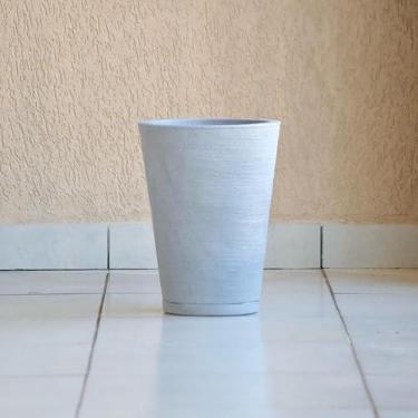Imagem de Vaso de Planta e Flores Decoração Coluna Cone 39x29 Textura Grafiato Sala Jardim com Prato em Polietileno (Cinza)