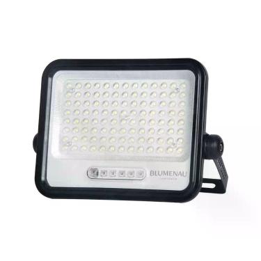 Imagem de Refletor LED Pro Solar 100W IP66 com Acendimento Automático e Controle Remoto Preto Blumenau Iluminação