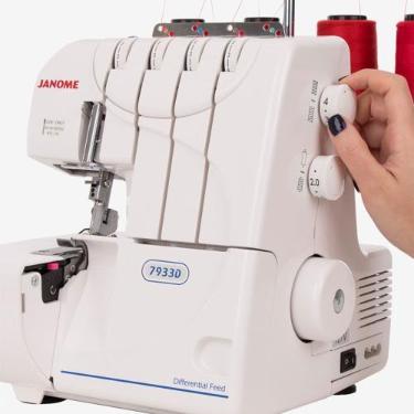 Imagem de Máquina de Costura Doméstica Overlock Janome 7933D, 220V