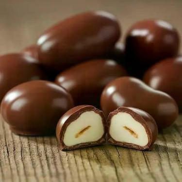 Imagem de Drágeado De Castanha De Caju Com Chocolate Spinassi Campos do Jordão. 