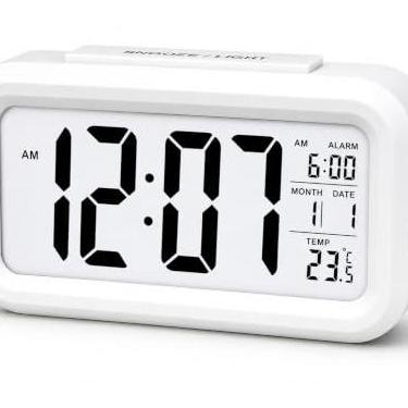 Imagem de Henniu Relógio Despertador Digital Modelo Grande 13,5 cm com Sensor de Luminosidade, Luz Noturna, Data, Temperatura e Função Soneca – Branco