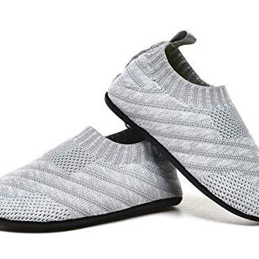 Imagem de Sapato infantil para meninos e meninas com meias para usar em casa e em casa, para crianças pequenas, leve, para uso interno, Grey20001, 12-13.5 Little Kid