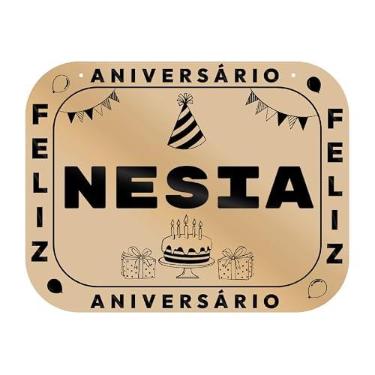 Imagem de Placa Feliz Aniversário Nesia em MDF, 19x14 cm, com 2 Furos para Pendurar