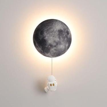 Imagem de Luminária de parede moderna com ajuste de intensidade lunar para quarto de crianças, luminária de parede LED de astronauta lunar preta, luminária de parede nórdica moderna para meninos, lumi