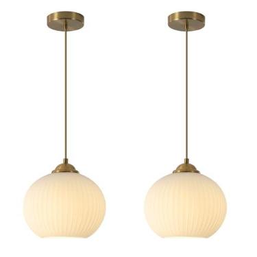 Imagem de Luminária pendente estilo meados do século XX com globo dourado, luminária pendente com vidro canelado branco, luminárias pendentes para ilha de cozinha em latão antigo, conjunto com 2 lumin