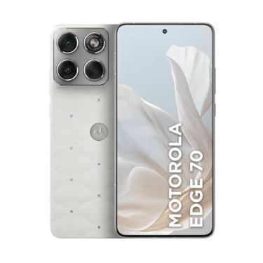 Imagem de Smartphone Motorola Edge 70 5G Crystals by Swarovski - 512GB 12GB RAM + 12GB RAM Boost, Ultrafino, 3 cameras 50MP e tela extreme Amoled 120hz - Cloud Dancer