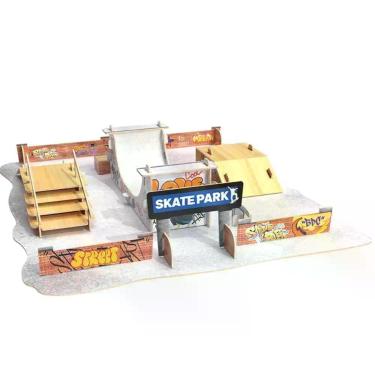 Imagem de Pista Skate De Dedo - Skate Park - Brincadeira De Criança