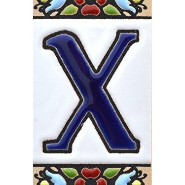 Imagem de ART ESCUDELLERS Letras domésticas de 7,6 cm. Azulejos de cerâmica pintados à mão para sinais, endereços e nomes. Números de endereço e letras. Estilo: Geométrico espanhol medieval. Cor: Letra "X".