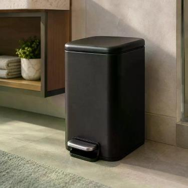 Imagem de Lixeira com Pedal Linea Matte 5 Litros - Preto Fosco - POWERMAID