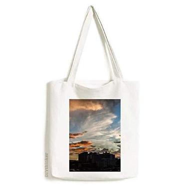 Imagem de Sacola de lona com céu azul escuro, nuvens coloridas, bolsa de compras, bolsa casual