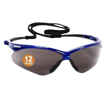 Imagem de KleenGuard Óculos de segurança V30 Nemesis (47387), lentes antiembaçamento fumê (óculos de sol de segurança) com armação azul metálica, 12 pares/estojo